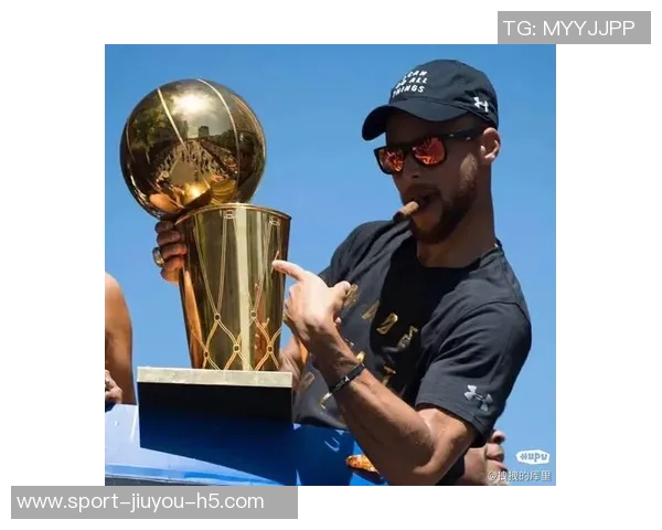 本赛季表现惊艳的球员盘点:马尔卡宁与库里多次斩获45分以上 本赛季表现惊艳的球员盘点:马尔卡宁与库里多次斩获45分以上