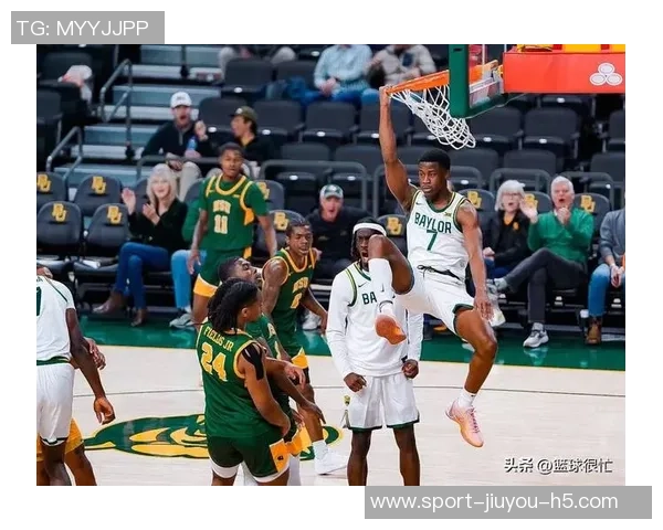 球队新星埃奇库姆首秀狂砍34分恩比德马克西等人欢庆泼水庆祝 球队新星埃奇库姆首秀狂砍34分恩比德马克西等人欢庆泼水庆祝