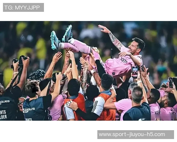 阿尔巴巧妙穿裆助攻迈阿密足球队轻松领先对手4-1 阿尔巴巧妙穿裆助攻迈阿密足球队轻松领先对手4-1